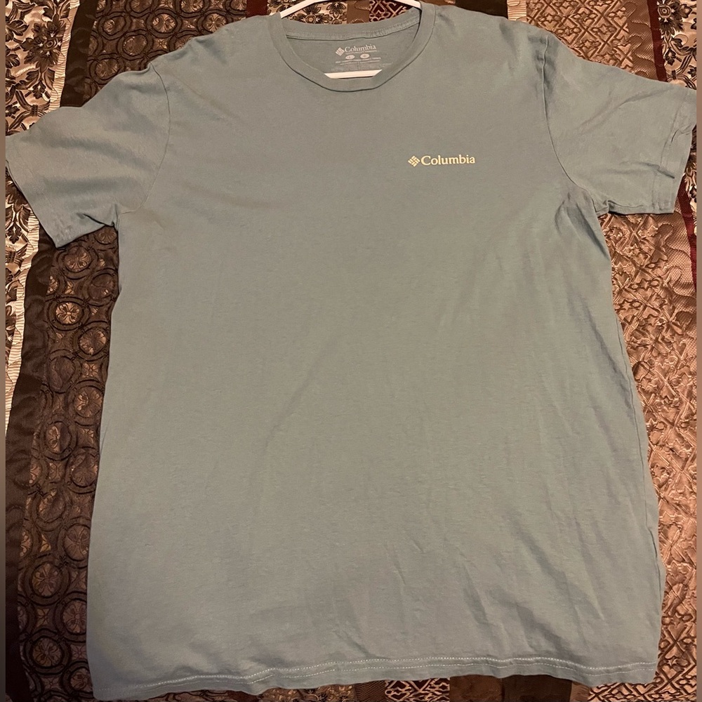 2 Columbia T-Shirts